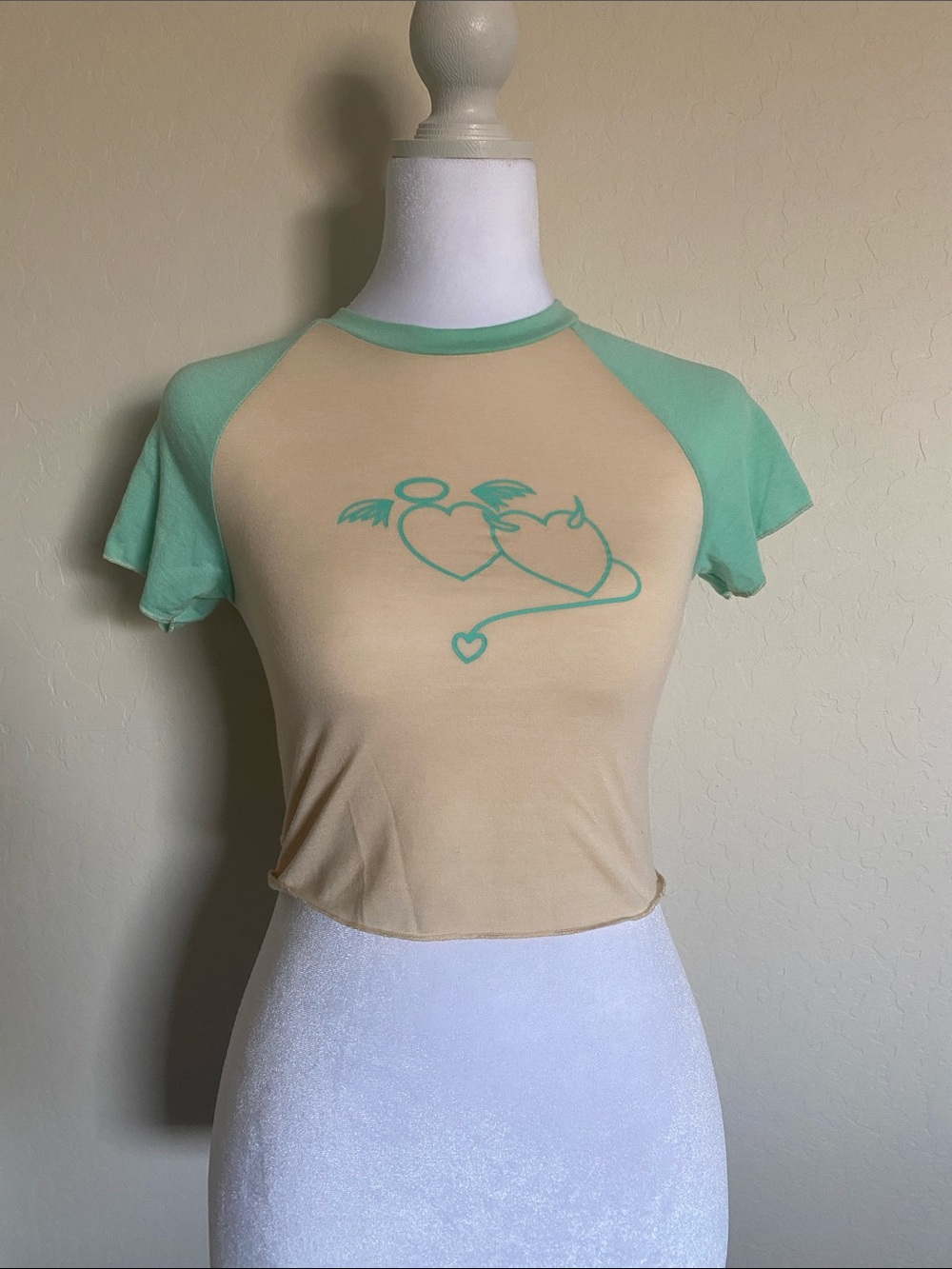 Juniors/Girls' Graphic Cropped Tee - Picture 1 of 6
